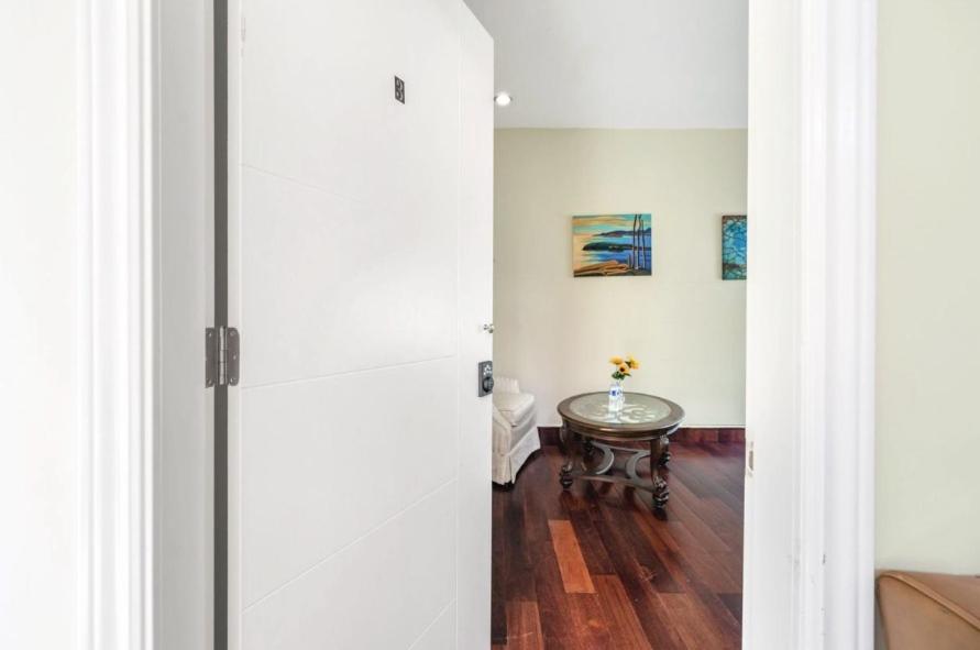 Stylish & Central Vancouver Retreat - Steps From Local Attractions! Apartment Exterior photo